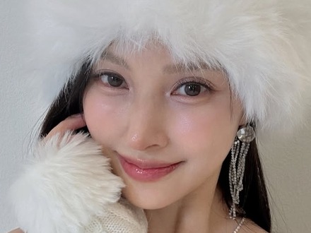 思わずドキッとする“白ふわ”オフショル…KARA・ギュリ「メリーギュリスマス」に茶目っ気発揮【PHOTO】