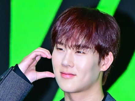 “伝説的ボクサー”モハメド・アリの名前が…MONSTA X・ジュホン、新ALトラックリストに注目！