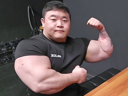 筋肉増強のため薬物使用の過去、韓国ボディビルダーが34歳でこの世を去って1年「健康上の理由」