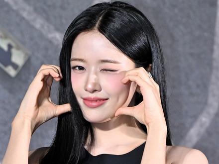 IVE・ユジン、「ファーストブランド大賞」女性バラエティアイドル部門を受賞!2026年の活躍にも“期待大”