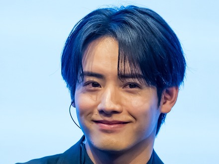 赤楚衛二、ソウルに君臨!新ドラマ『キンパとおにぎり』制作発表会で輝く美貌を披露【PHOTO】