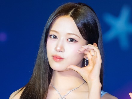 IVE・ユジン、ファン悶絶のチアガール姿公開！“へそチラ”ミニ丈にドキッ「応援されたい…」【PHOTO】