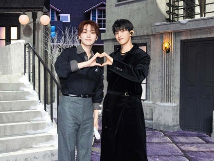 SEVENTEEN・ドギョム×スングァン、音楽番組で『Blue』初披露！“メボズ”の完璧ハーモニーに反響