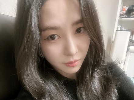 「SNSやめたら？」元旦に“命の危険”を示唆した元K-POPアイドル、再び不穏な投稿…際立つ不安定さ