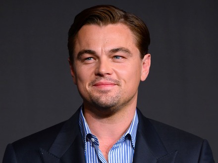 レオナルド・ディカプリオもK-POPの話をする時代に!?米授賞式で捉えられた意外な姿が話題に