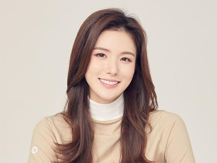 ビジュアル完璧すぎて脱帽…韓国女子ゴルファー、“清純オーラ全開”の最新SHOT「魅力的な女神」【PHOTO】