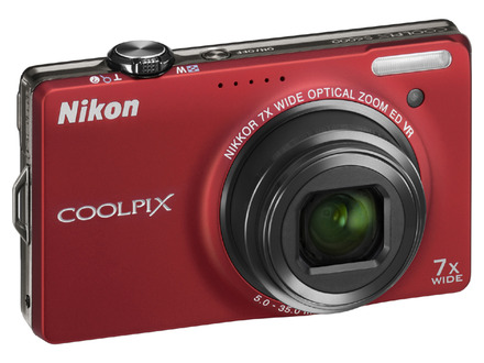 「COOLPIX S6000」（フラッシュレッド）