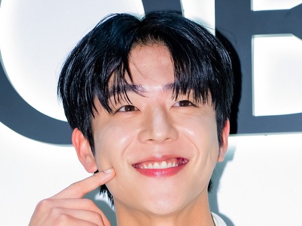 “ヒョプ様”こと俳優チェ・ジョンヒョプ、光の下で温かい微笑み…新ドラマポスターに視線集中