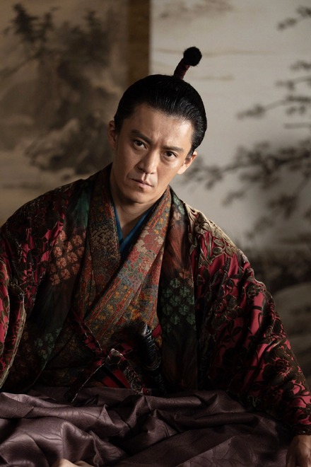 大河ドラマ『豊臣兄弟!』織田信長役・小栗旬「仲野太賀の演技に心を動かされました」