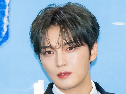 ジェジュン、韓国ファンコンで特別な誕生日に!20年以上ともにしてきた思い出を振り返る