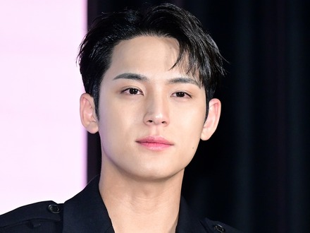 SEVENTEEN・ミンギュ、“濡れ髪”で放つ爽やかな色気にトキメキ…「心臓もたない」