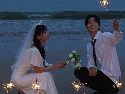 両性愛を公表していた『アイドル学校』出身の女性歌手、突然の結婚を発表…何が彼女を変えたのか