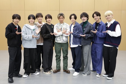 左から）佐藤勝利、松島聡、原嘉孝、猪俣周杜、木村拓哉、橋本将生、菊池風磨、寺西拓人、篠塚大輝『タイムレスマン』Ⓒフジテレビ