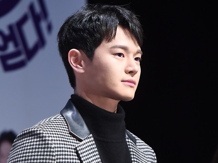 「申し訳ありません」の投稿後に連絡が途絶え…失踪の裏側、俳優チャン・ドンジュに何があったのか