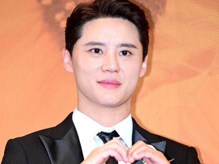 「ギャラが2倍以上…」事務所代表を務める元東方神起・ジュンス、経営者としての手腕を証明