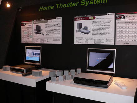 DVDプレーヤーを内蔵したホームシアターシステム2機種を展示
