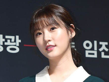 元恋人の誕生日に突然この世を去った韓国女優、遺作は初々しい恋をする高校生役…スチール公開