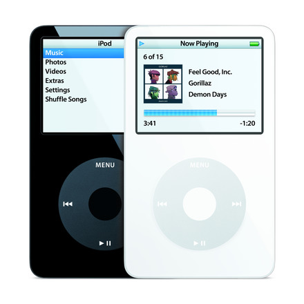 　アップルコンピュータは、ビデオ再生に対応した「iPod」を発表した。2.5型のQVGAディスプレイ、60GバイトのHDDを搭載しながら、14mmまで薄くなっているのが特徴だ。