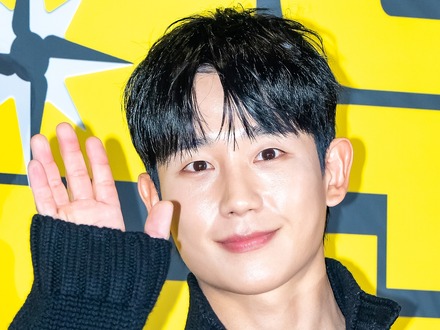 人種差別騒動で話題の俳優チョン・ヘイン、約1年ぶりの韓国ファンミ開催決定「僕を好む人の集い」