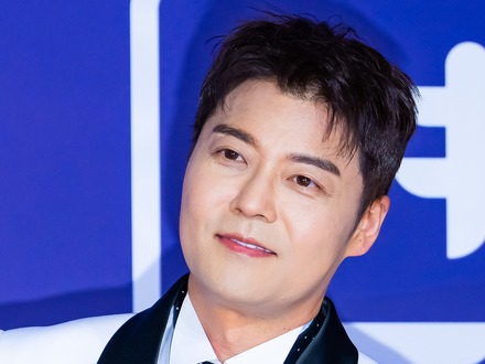 「次はあんたの番」違法医療疑惑の“注射おばさん”、韓国男性タレントを攻撃？“車内点滴”で騒動に