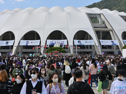 日本は5カ所、韓国はゼロ…K-POPの母国が直面する“会場不足”、ついに国会が動いた