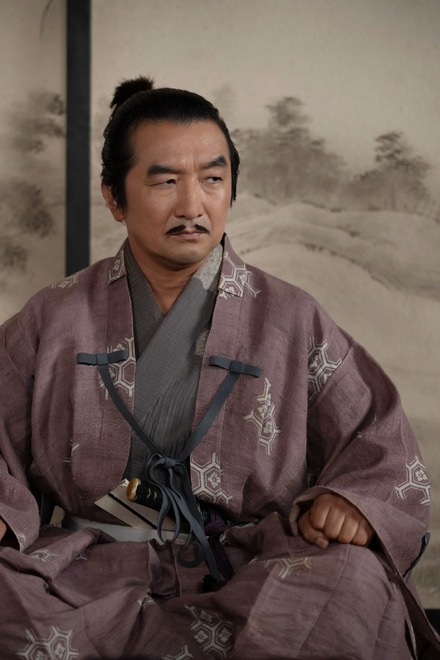 丹羽長秀/池田鉄洋(C)NHK