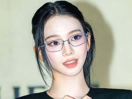 aespa・カリナ、アップヘアで際立つ“卵型フェイス”に「もはや芸術」の声!無邪気な笑顔で魅了