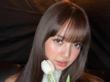 BLACKPINK・リサ、自らデザインに携わった衣装で存在感 「Kith Women Spring 2026」を公開