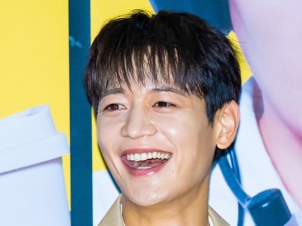 SHINee・ミンホ、2月25日に日本で新曲2曲リリース決定！温かいメッセージを届ける