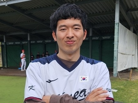 「日本野球より韓国野球のほうがおもしろい!」韓国代表を応援する“甲子園審判”の日本人ファンに密着