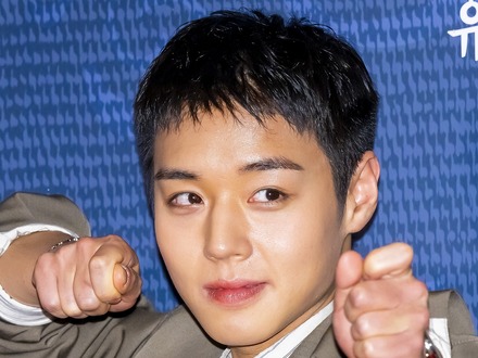 主演映画が韓国で1000万人動員間近…Wanna One出身パク・ジフン、次は調理兵役!軍服姿の近況