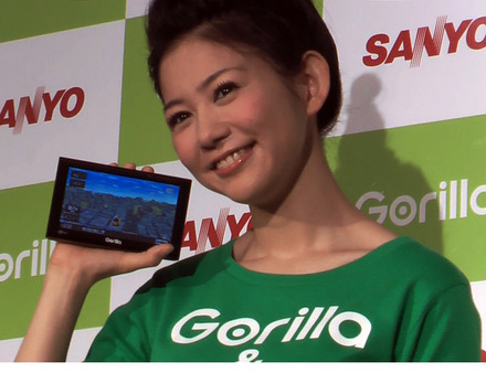 　タレントの関根麻里さんが26日、三洋電機のポータブルカーナビ「Gorilla」の発表会にイメージキャラクターとして登場した。