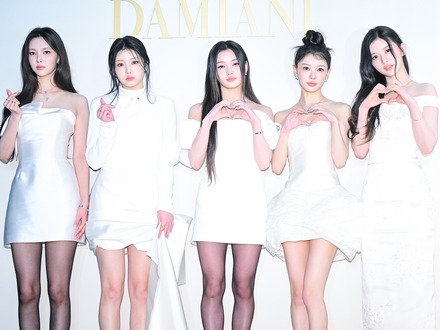 ILLIT、日本オリジナル曲『Almond Chocolate』が再び快挙!「オリコン週間ストリーミングランキング」でも累積再生数1億回突破