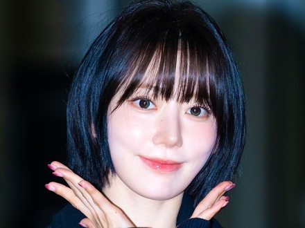 「綺麗すぎて失神…」LE SSERAFIM・宮脇咲良、袖なしニット姿で放つ“大人の色香”にファン悶絶