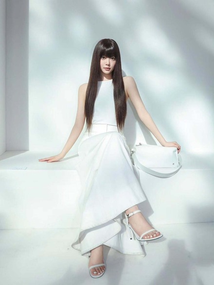 HONG EUNCHAE (P)&(C) SOURCE MUSIC