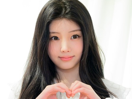 「まだ赤ちゃん！」ILLITメンバー、ウォンヒの“成人宣言”を全力阻止!?爆笑のパーティーが話題