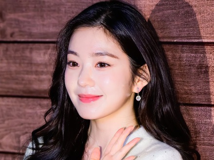 奇跡の34歳！Red Velvet・アイリーン、初のソロフルALで魅せる“圧倒的ビジュアル”と多彩な歌声