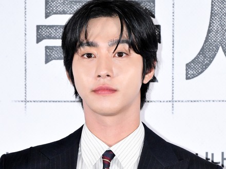 「扇風機の彼」と話題沸騰！『社内お見合い』アン・ヒョソプ、アカデミー授賞式で見せた“神対応”が拡散