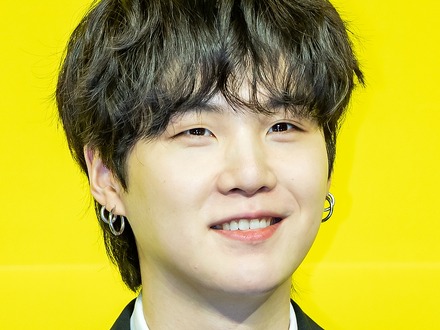 【写真】BTS・SUGA、カムバック公演のオフSHOT公開！JIMINとのツーショットに反響も「メロすぎ」「尊い」