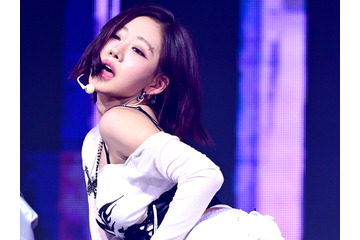 「法律スレスレ」レース衣装で肌丸見えのジュリー、大胆ルックにファン騒然 画像