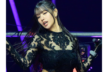 アイドルらしからぬボリューム感…ナッティ、圧巻スタイルに視線集中「気絶しそう」「レジェンド」 画像