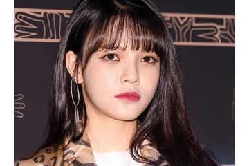 細すぎる腕に刻まれたタトゥー…韓国元アイドル、極限ダイエットのインフルエンサーを彷彿とさせる近影 画像