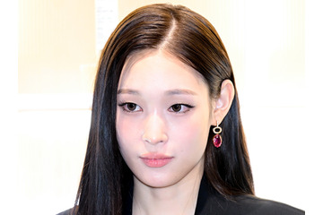 “財閥3世”のK-POPアイドル、米名門コロンビア大卒業へ…清楚なガウン姿の近況公開 画像