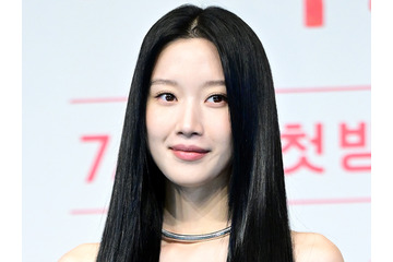 “ほぼ全部見えてる”衣装で話題に！ムン・ガヨン、すき間が見える”はち切れ寸前“衣装で魅了 画像