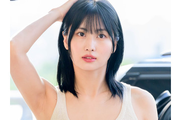 ミニ丈で危険な“脚組みポーズ”…TWICE・モモ、美脚あらわな大胆SHOTに釘付け「可愛すぎ」 画像