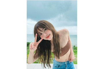 「まだ夏…だよね？」内田理央、チューブトップで大胆に肌見せしたオフショット公開！「可愛すぎ」とファン歓喜 画像