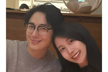「おデブ妊婦ママ」と自称も47kg…14歳上韓国俳優と結婚の日本人女性、リゾートルック公開 画像