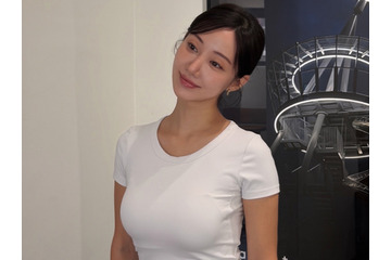 布面積少なすぎ！シンママ韓国女優、“ほぼ紐”スイムウェアで魅了… 2児の母とは思えぬボディラインに釘付け 画像