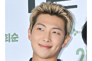 キティちゃんのスマホケース!?BTS・RM、ジムで鍛錬中の姿を公開も“ギャップ萌え” 画像