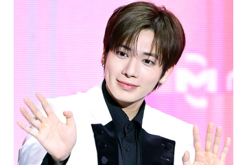 TXT・テヒョン、海辺で“上裸姿”を披露！ムキムキの肉体美にファン騒然「心臓持ちません」 画像